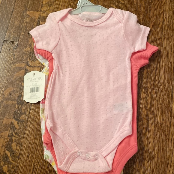Kyle & Deena Onesie Set - Picture 5 of 5